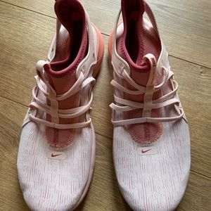 Women’s Nike flex contact running shoes